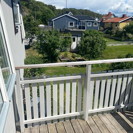 Cheerful Three Room Villa At Stroemstad City Center Exterior foto