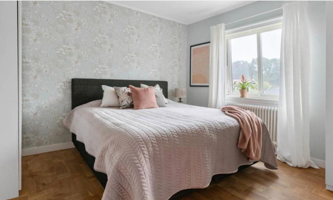 Cheerful Three Room Villa At Stroemstad City Center Exterior foto